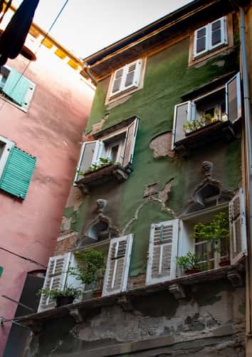 Tartini Plaza, side alleys, and port