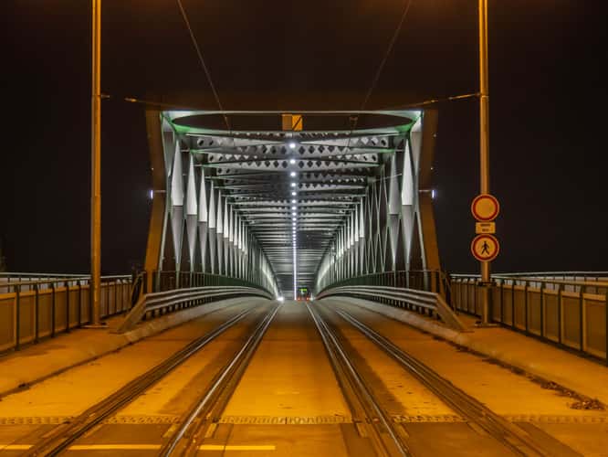 Tunnel bridge