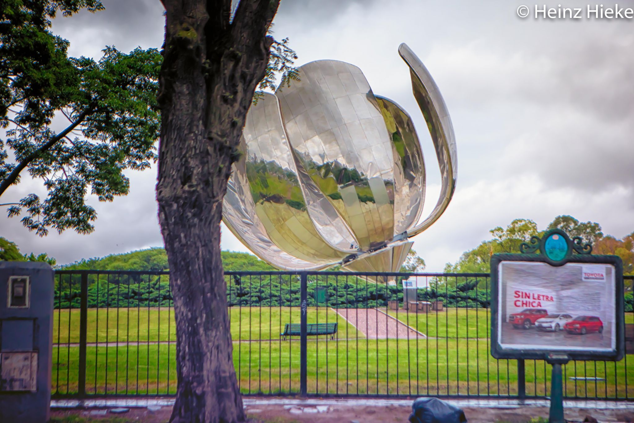 Floralis Genérica, Argentina