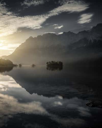 View over Eibsee to Zugspitze