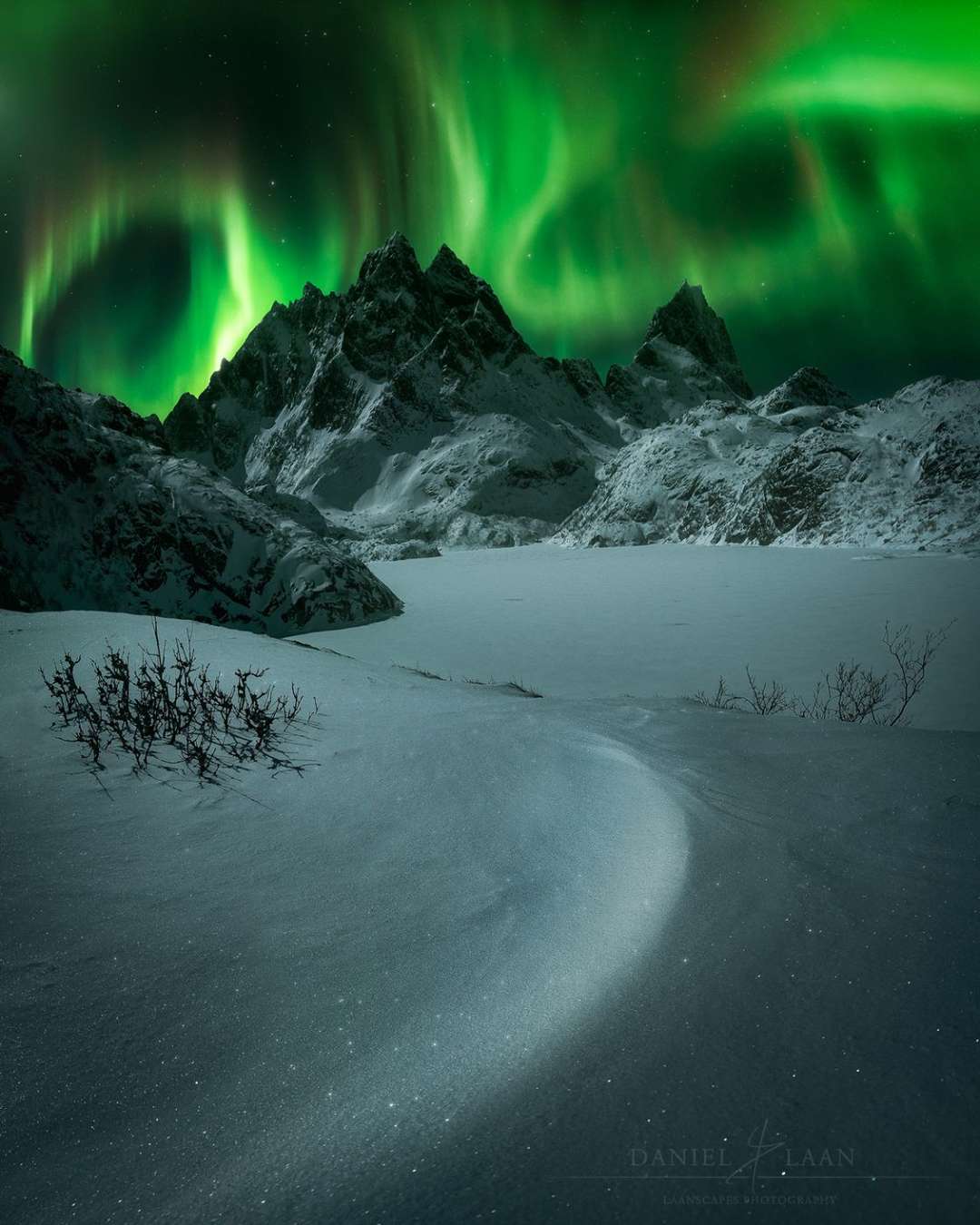 Full moon illuminating the foreground – Frozen lake in the heart of the Lofoten, Norway (2018)