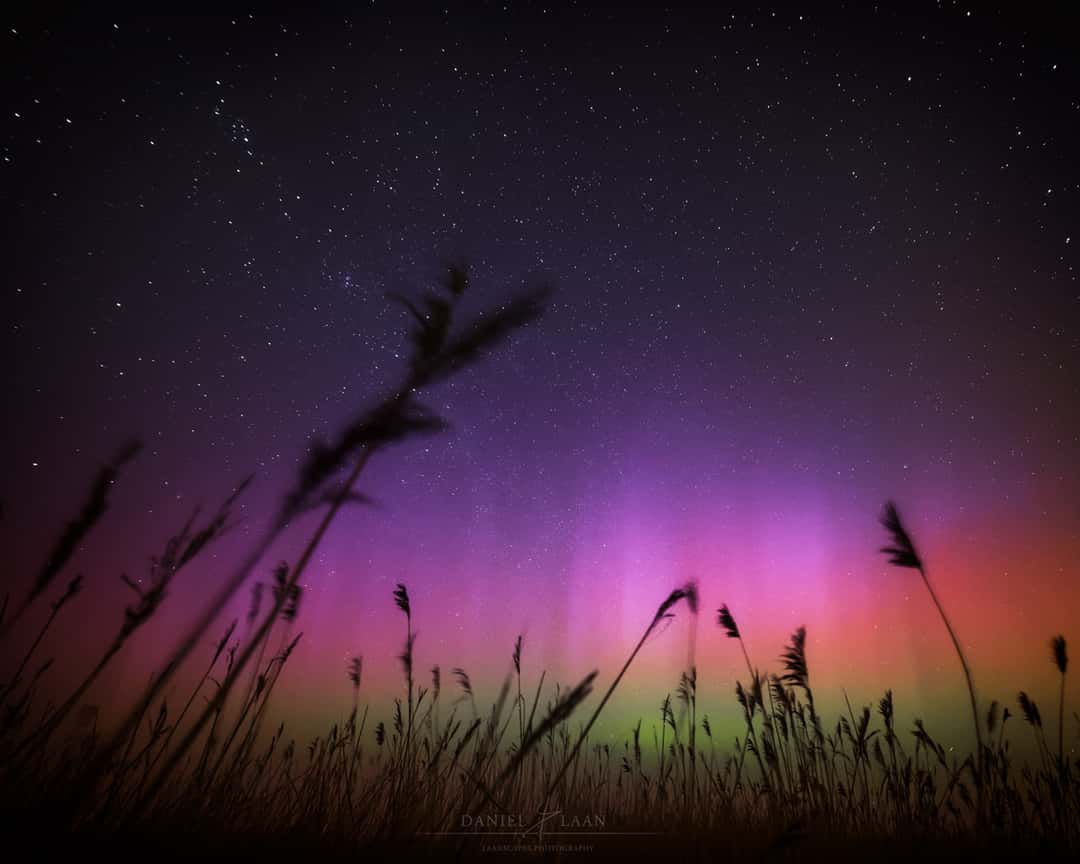 This image was captured in the Netherlands during a very strong geomagnetic storm back in 2015. Notice that the primary color here isn’t green at all, but magenta – a color that is the result of mixing red and green.