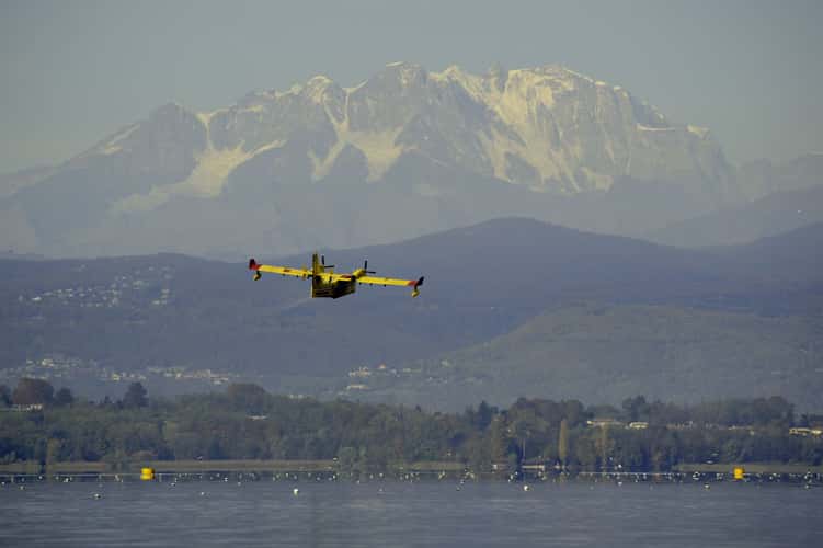 Canadair in action in front of Monte Rosa