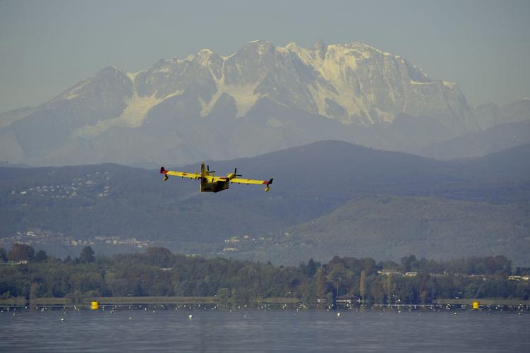 Canadair in action in front of Monte Rosa