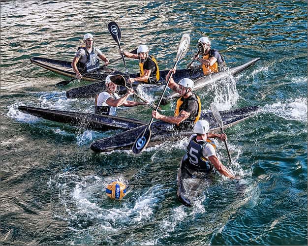 Canoe polo in the port of Syracuse (Sicily)