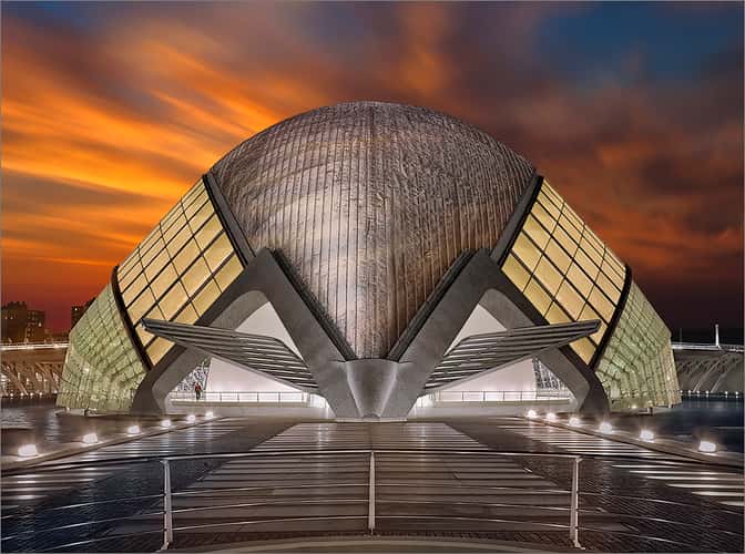 Front of L’Hemisfèric, Valencia