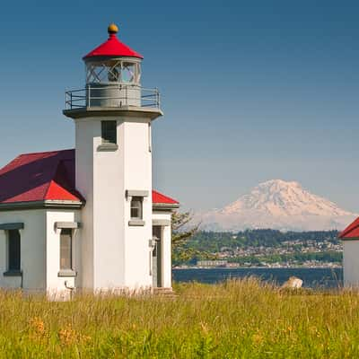 Point Robinson Lighthouse & Mt. Rainier, USA