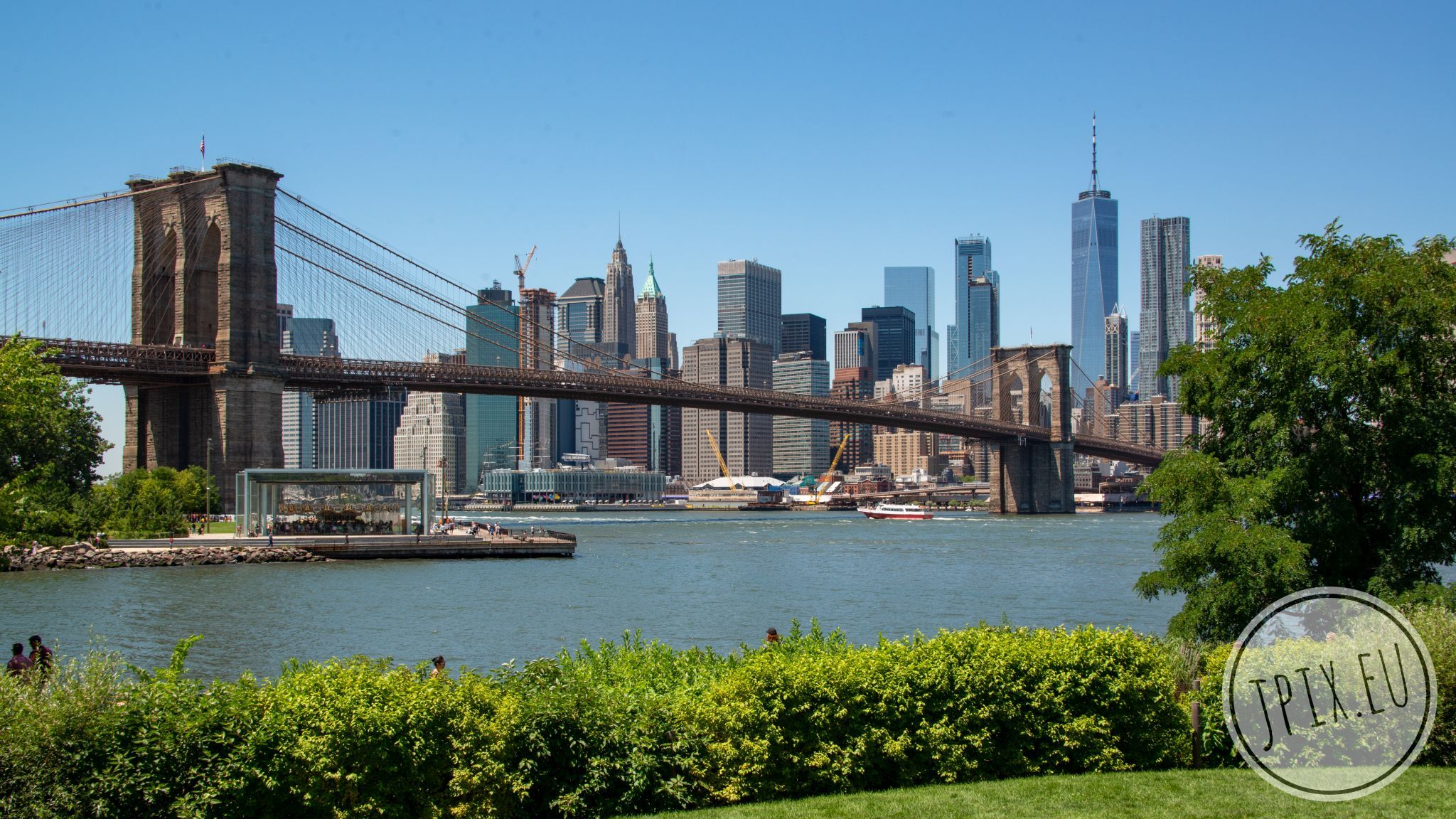 Brooklyn Bridge skyline from Pebble Beach, New York City, USA
