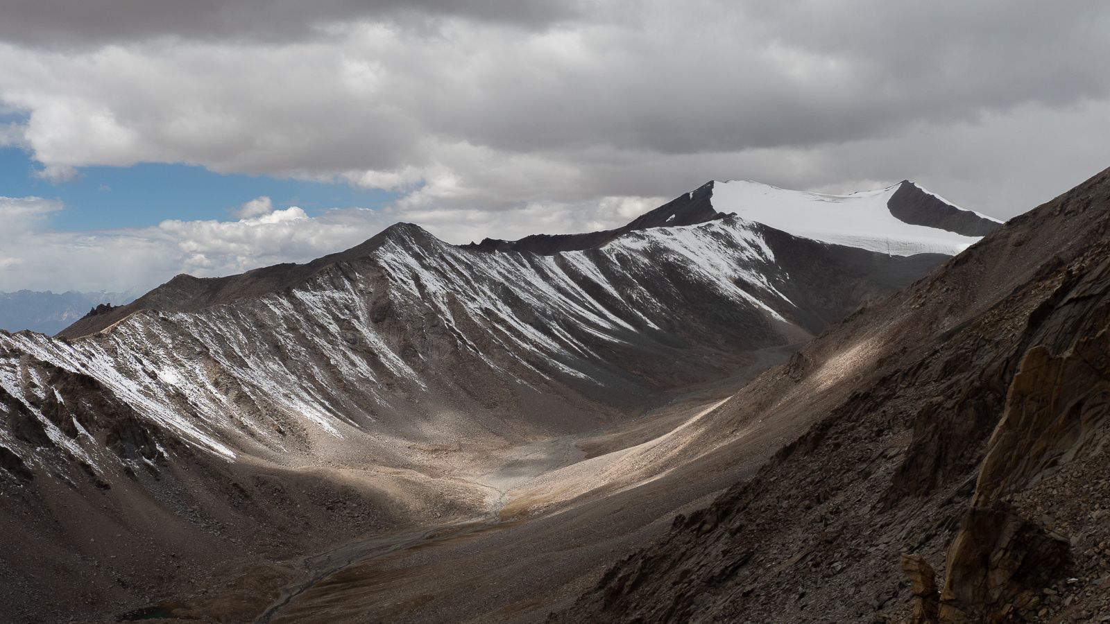 Kardhung La pass, India