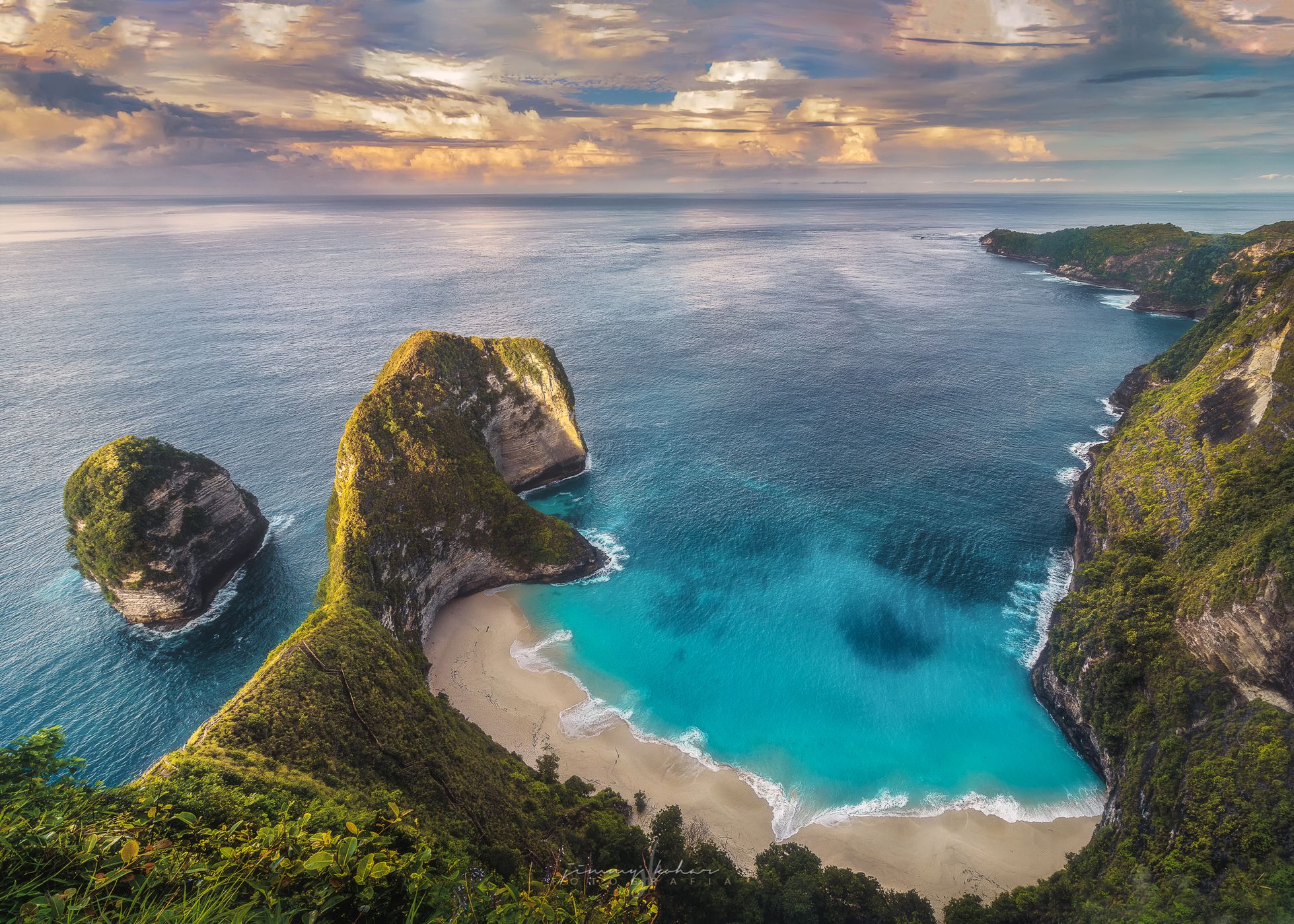Kelingking Beach Cliff, Bali, Indonesia