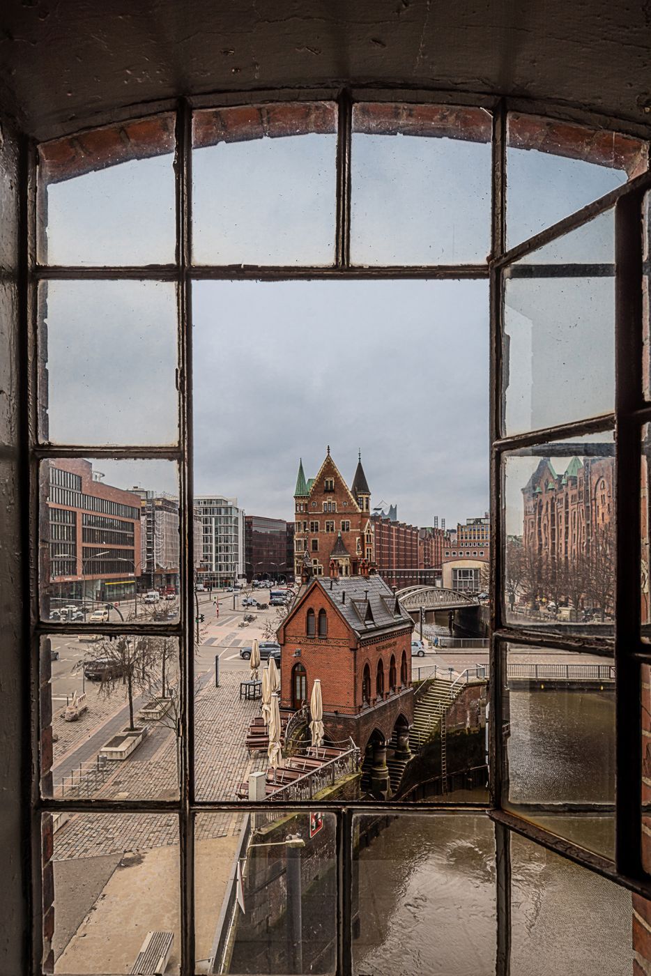 Speicherstadtfenster, Hamburg, Germany