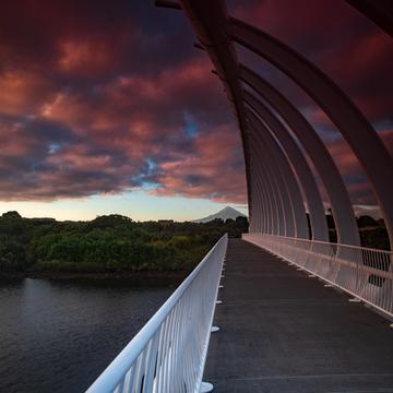 Te Rewa Rewa Bridge New Plymouth Mt Taranaki Sunrise, New Zealand