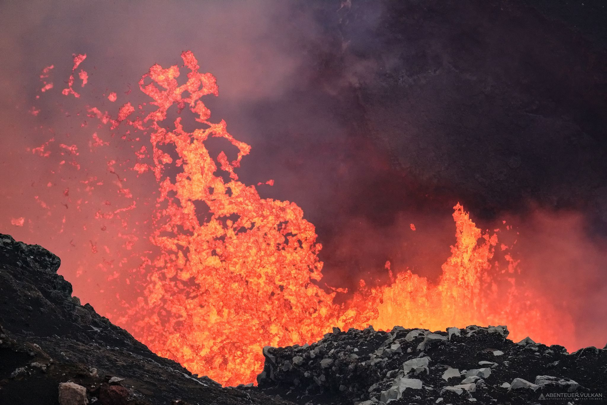Benbow lava lake, Vanuatu