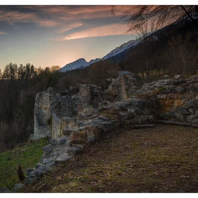 Burgruine Thaur, Austria