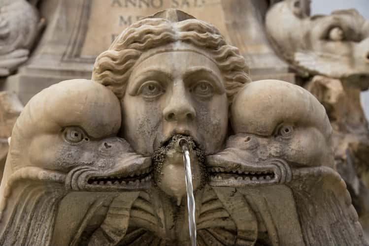 Pantheon mit dem Fontana del Pantheon