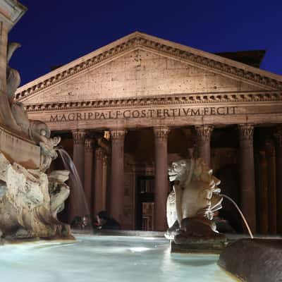 Pantheon mit dem Fontana del Pantheon, Italy