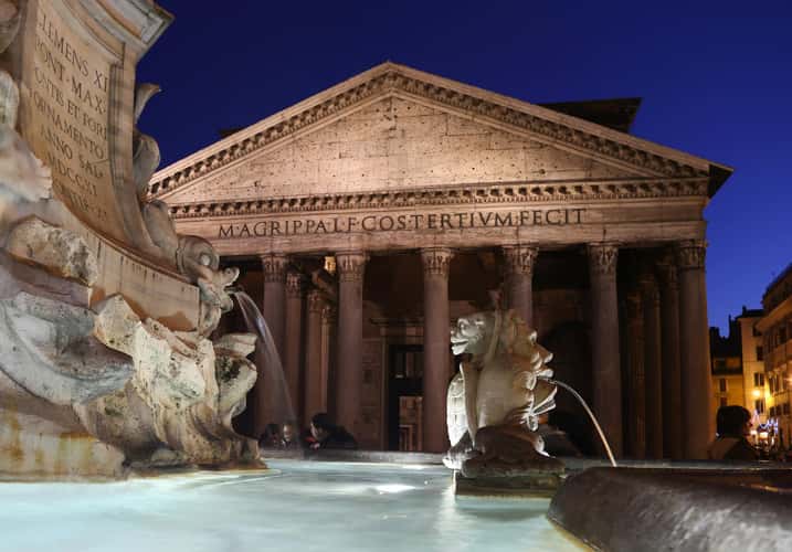 Pantheon mit dem Fontana del Pantheon