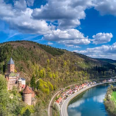 Neckar mit Burg Zwingenberg, Germany