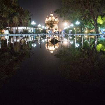 Patuxai Monument, Lao