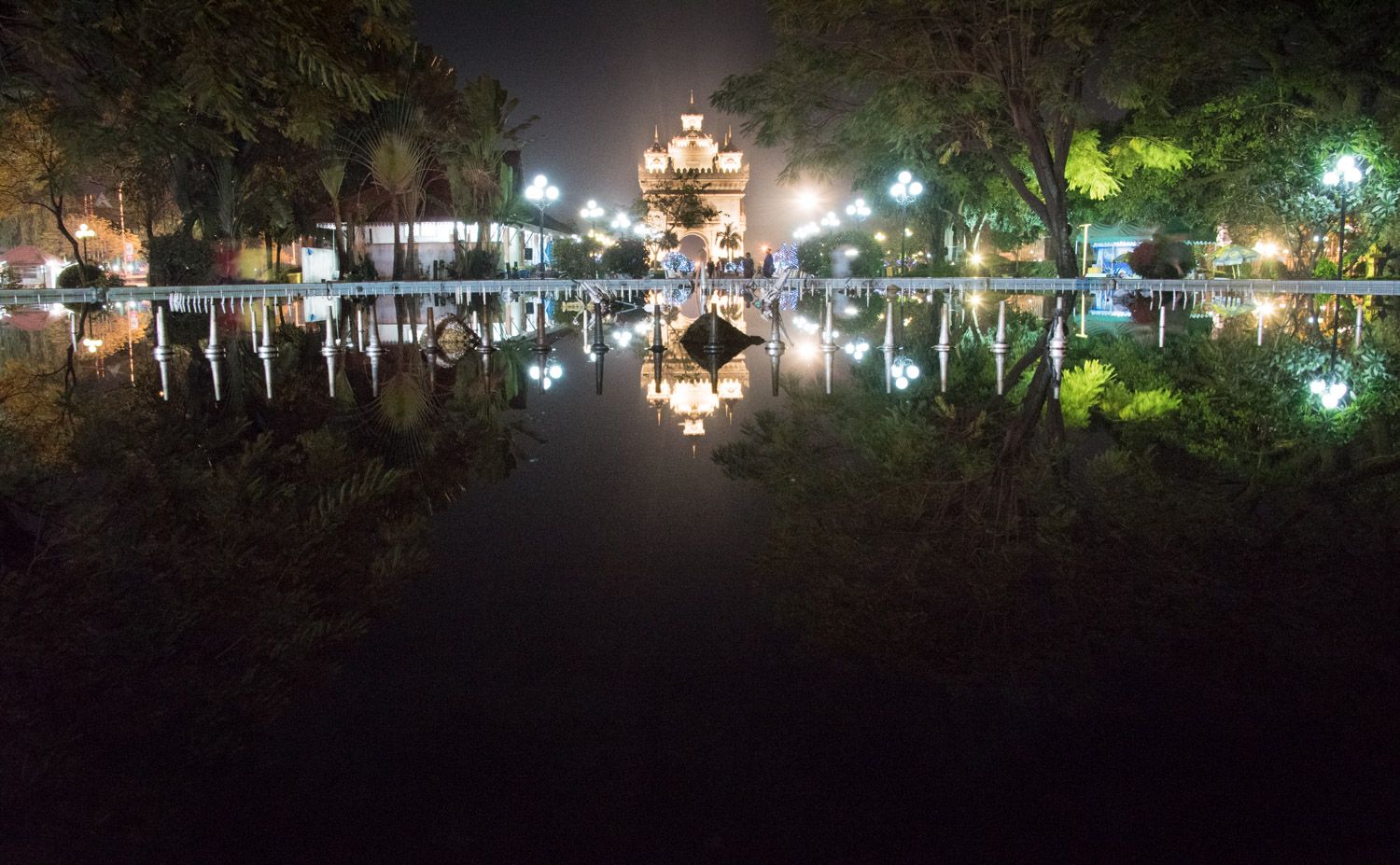 Patuxai Monument, Lao