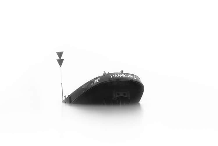Ship wreck 'Uwe' and 'Polstjernan' at Falkensteiner Ufer