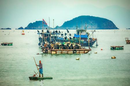 Fisherman returning to shore Xiapu