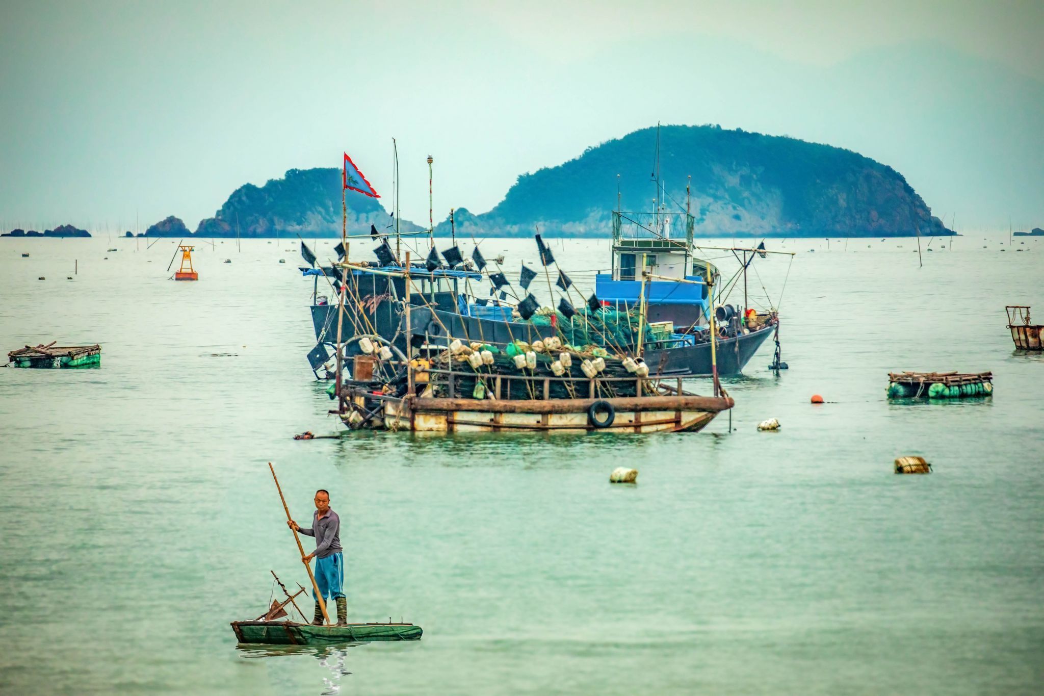 Fisherman returning to shore Xiapu, China
