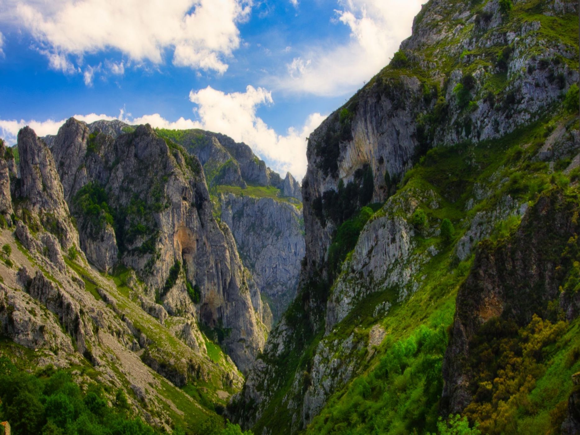 Naranja de Bulnes, Spain