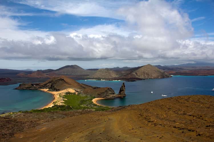 Overview of Playa Dorada, Isla Bartolomé