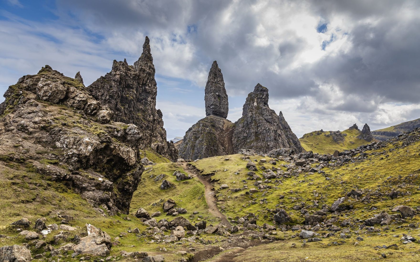 old-man-of-storr-at-dawn-with-cuillin-hills-in-distance-near-portree