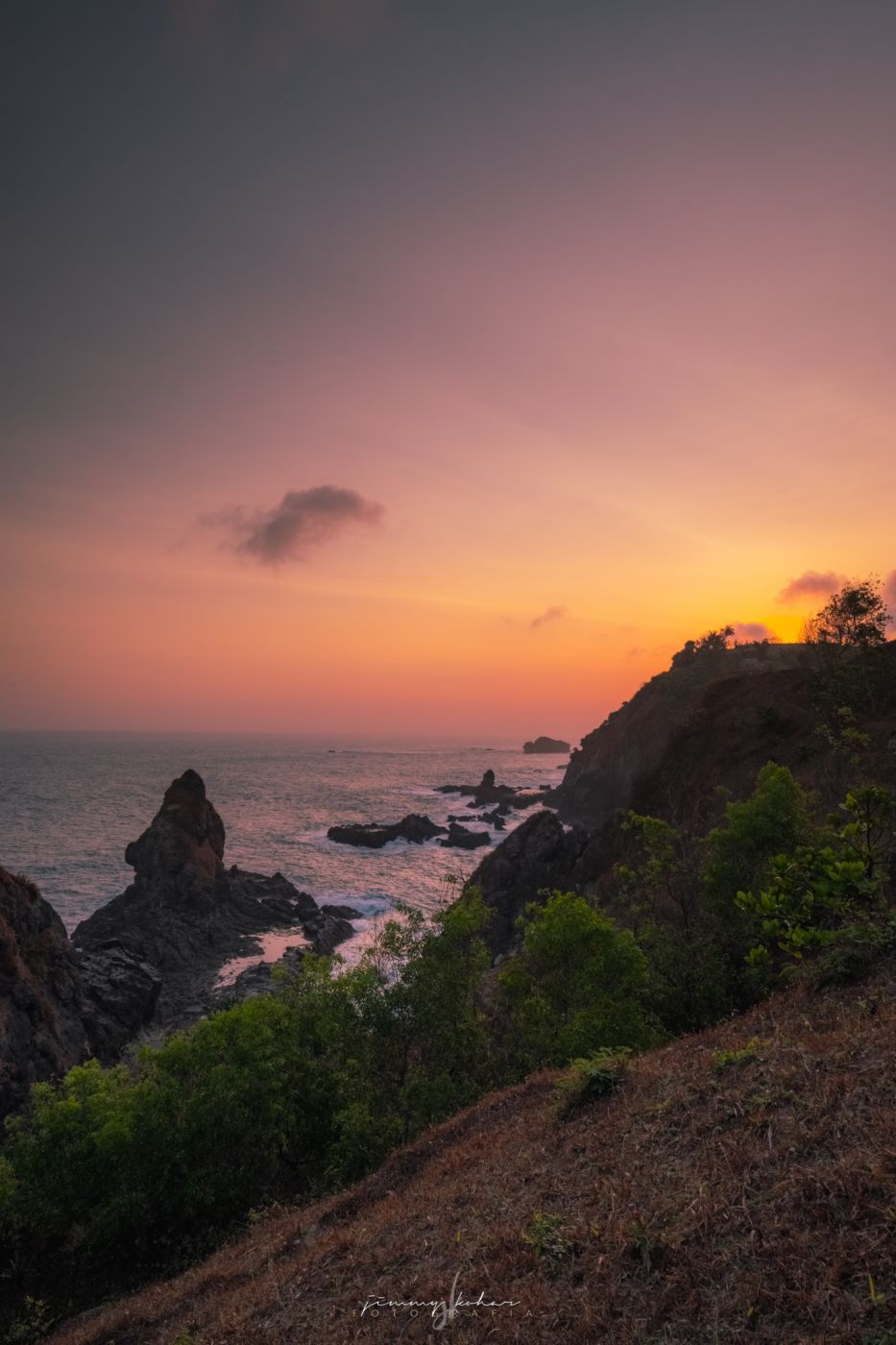 Bukit Pengilon, Indonesia