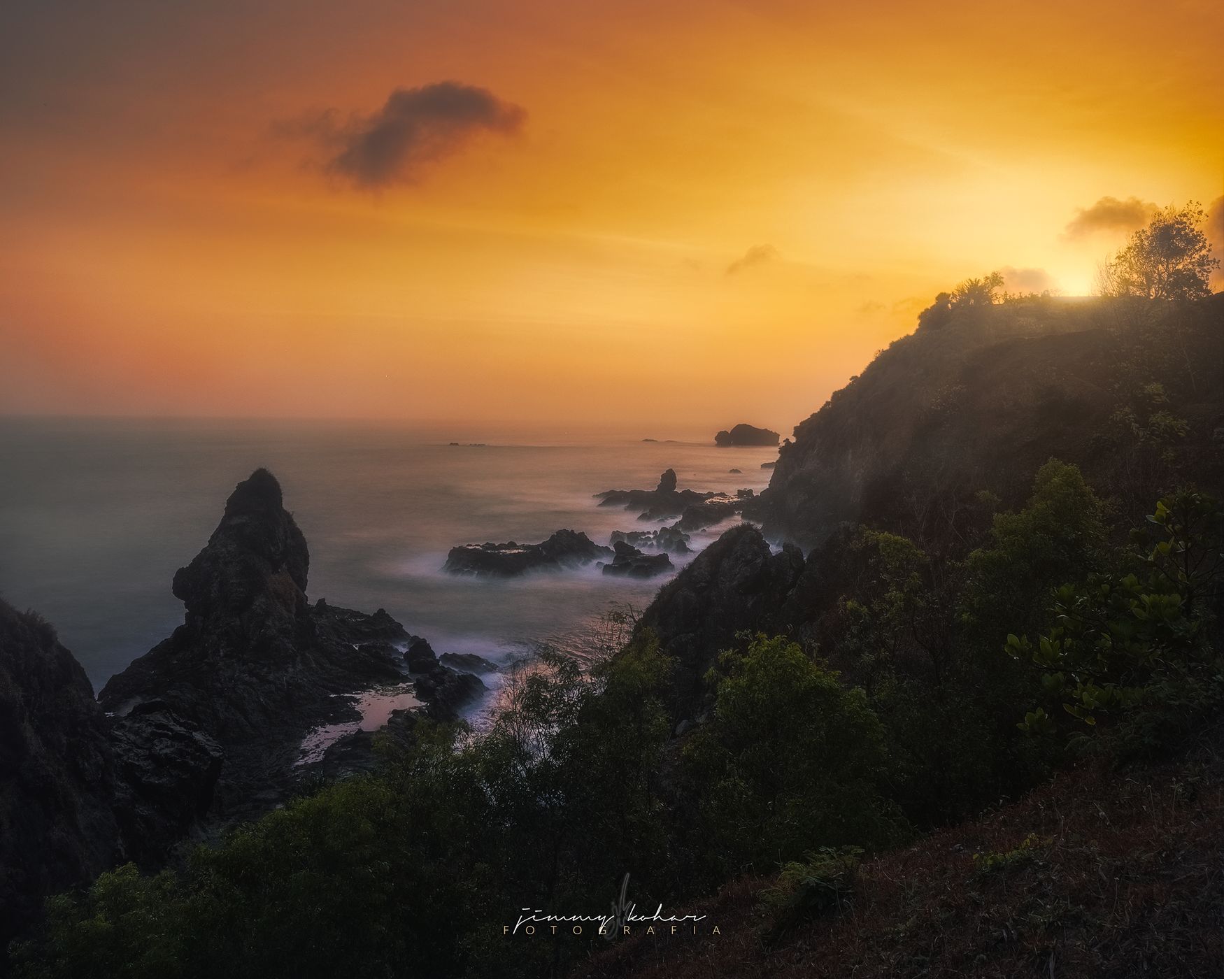 Bukit Pengilon, Indonesia