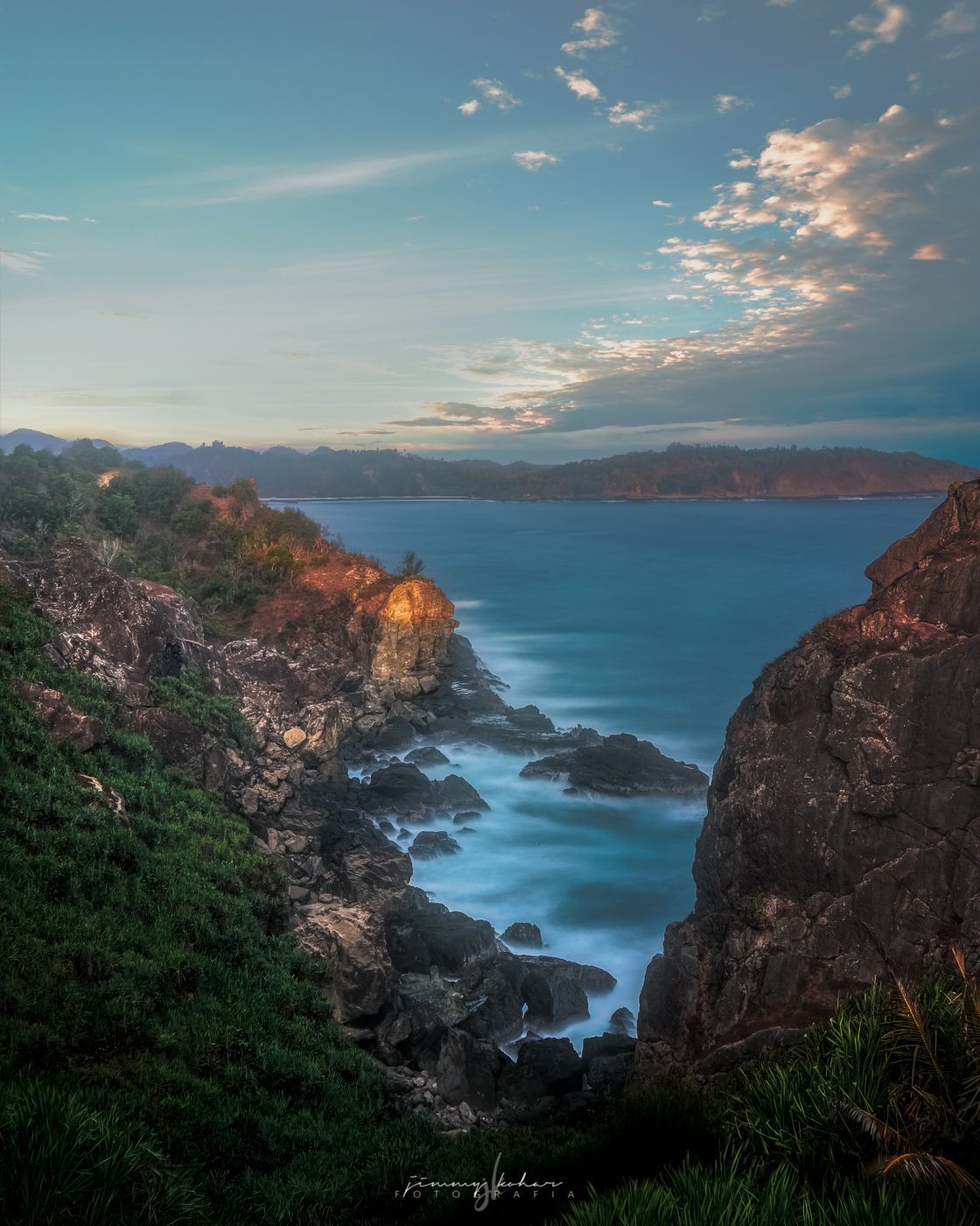 Bukit Pengilon, Indonesia
