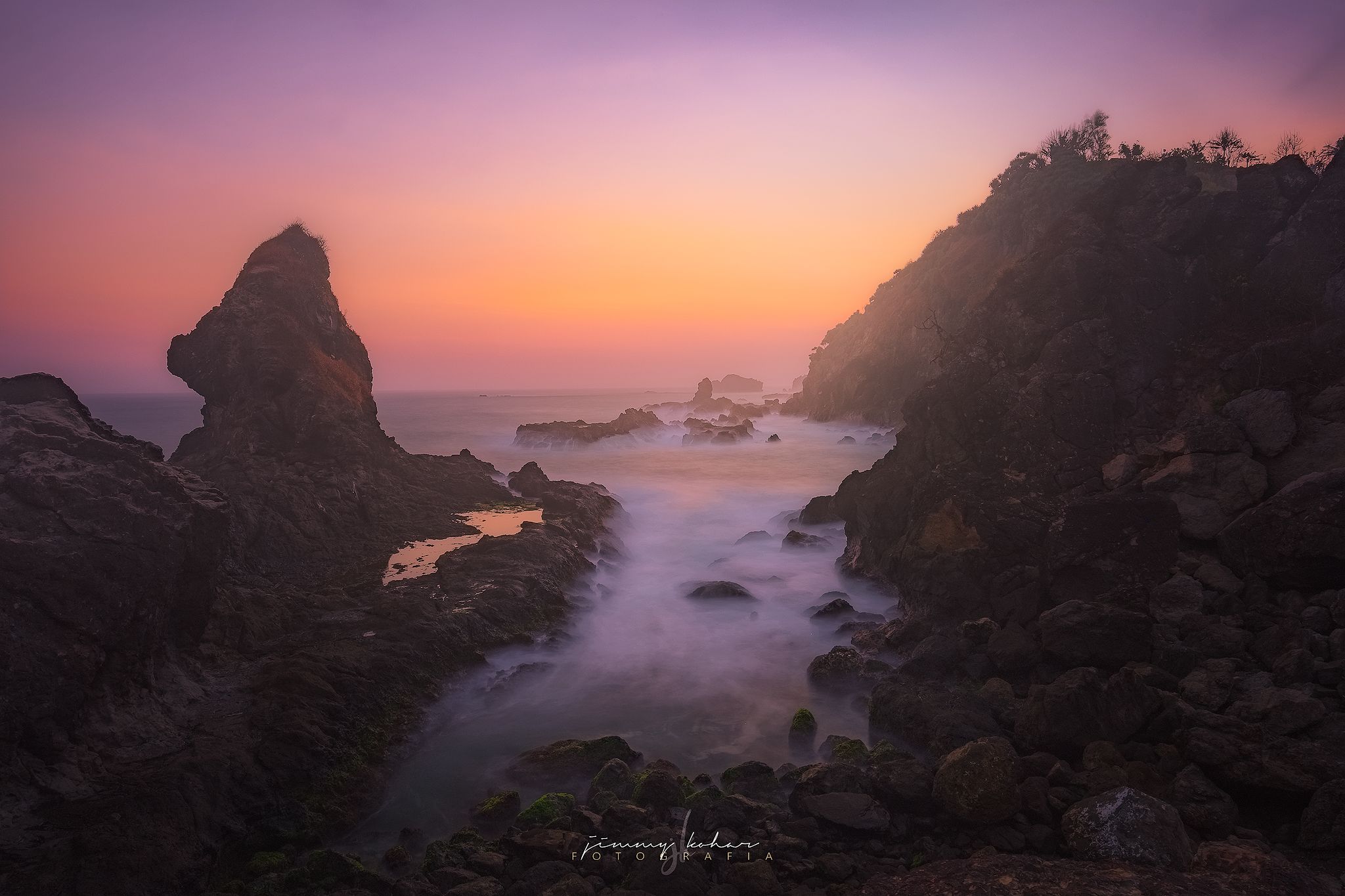 Bukit Pengilon, Indonesia