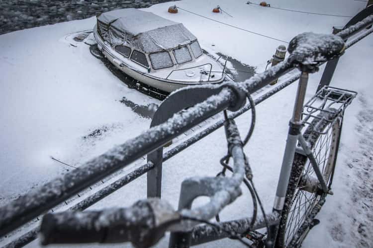 Copenhagen Bicycle & boat in the snow