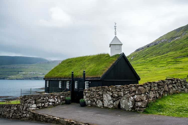 Funningur Church