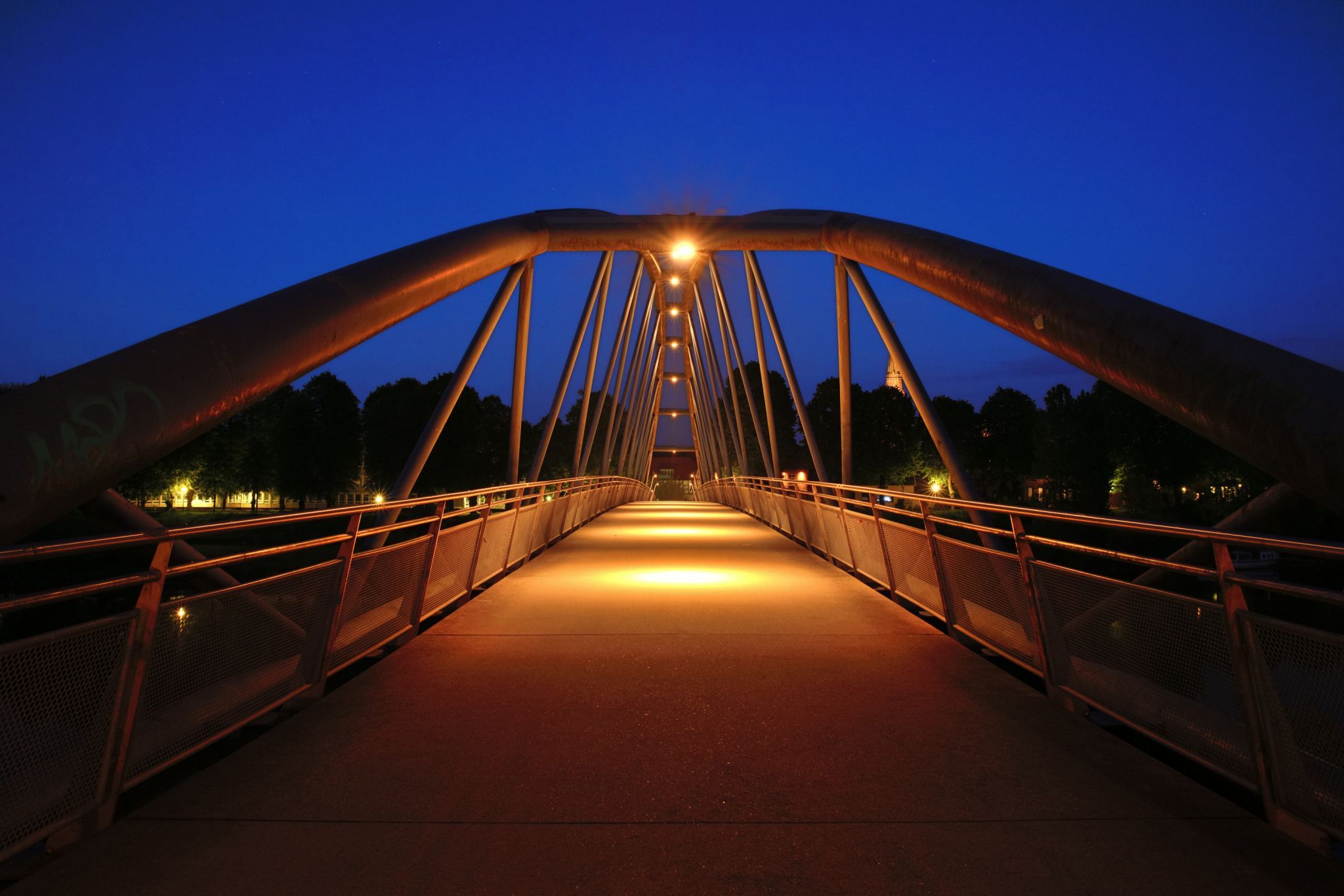 Fußgängerbrücke zur Altstadt von Nienburg, Germany