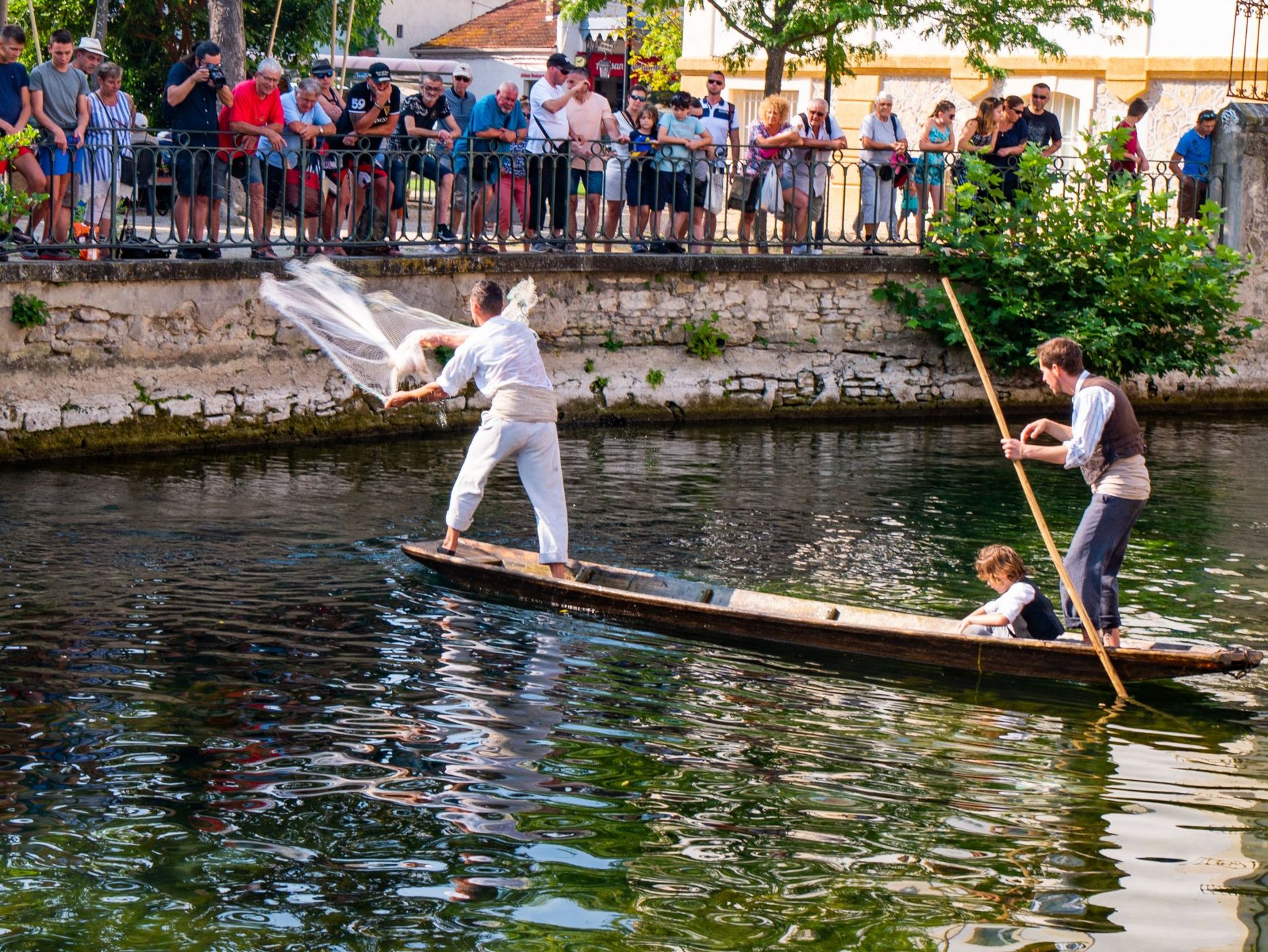 Market in l‘isle-sur-la-sorgue, France