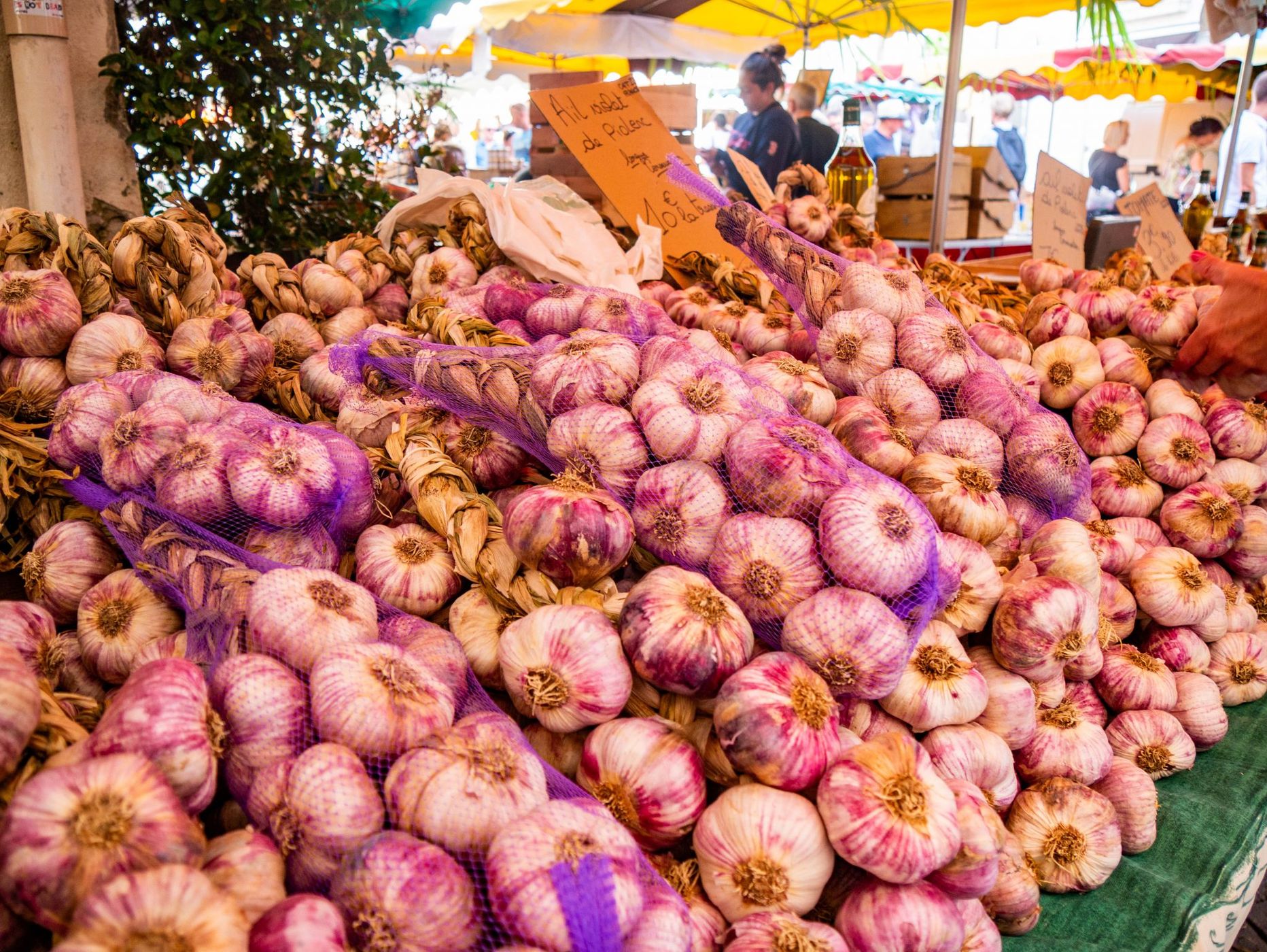 Market in l‘isle-sur-la-sorgue, France