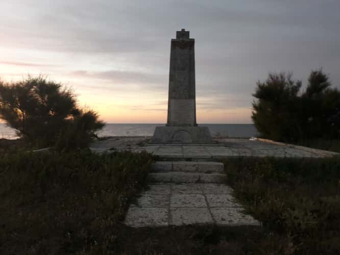 Monument to Soviet aviators killed