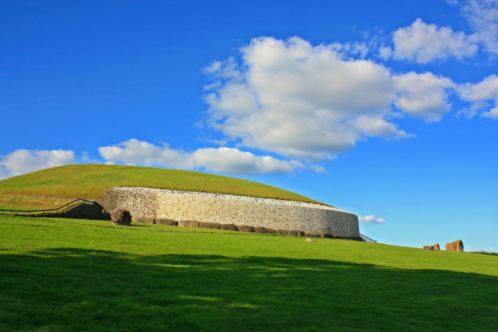 Newgrange - Jungsteinzeitliches Hügelgrab, Ireland