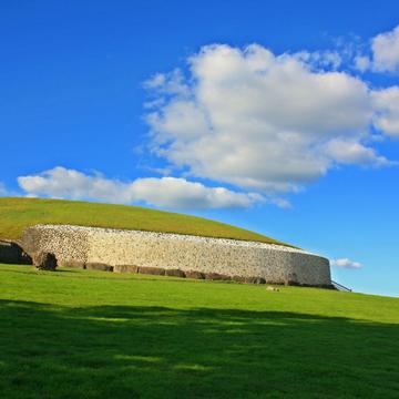 Newgrange - jungsteinzeitliches Hügelgrab, Ireland