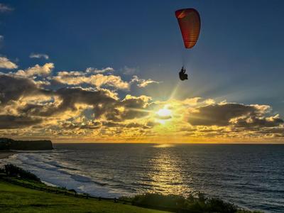 Para-glider Sunrise Warriewood Sydney