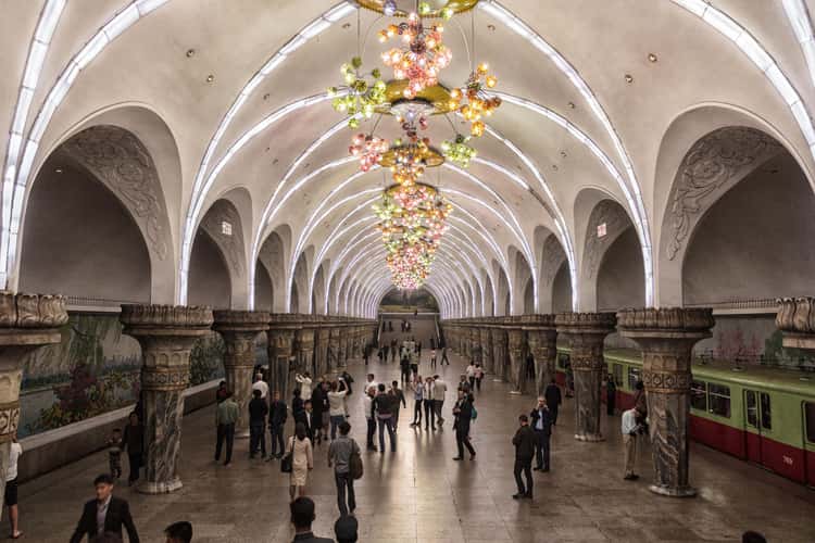 Puhūng Metro station