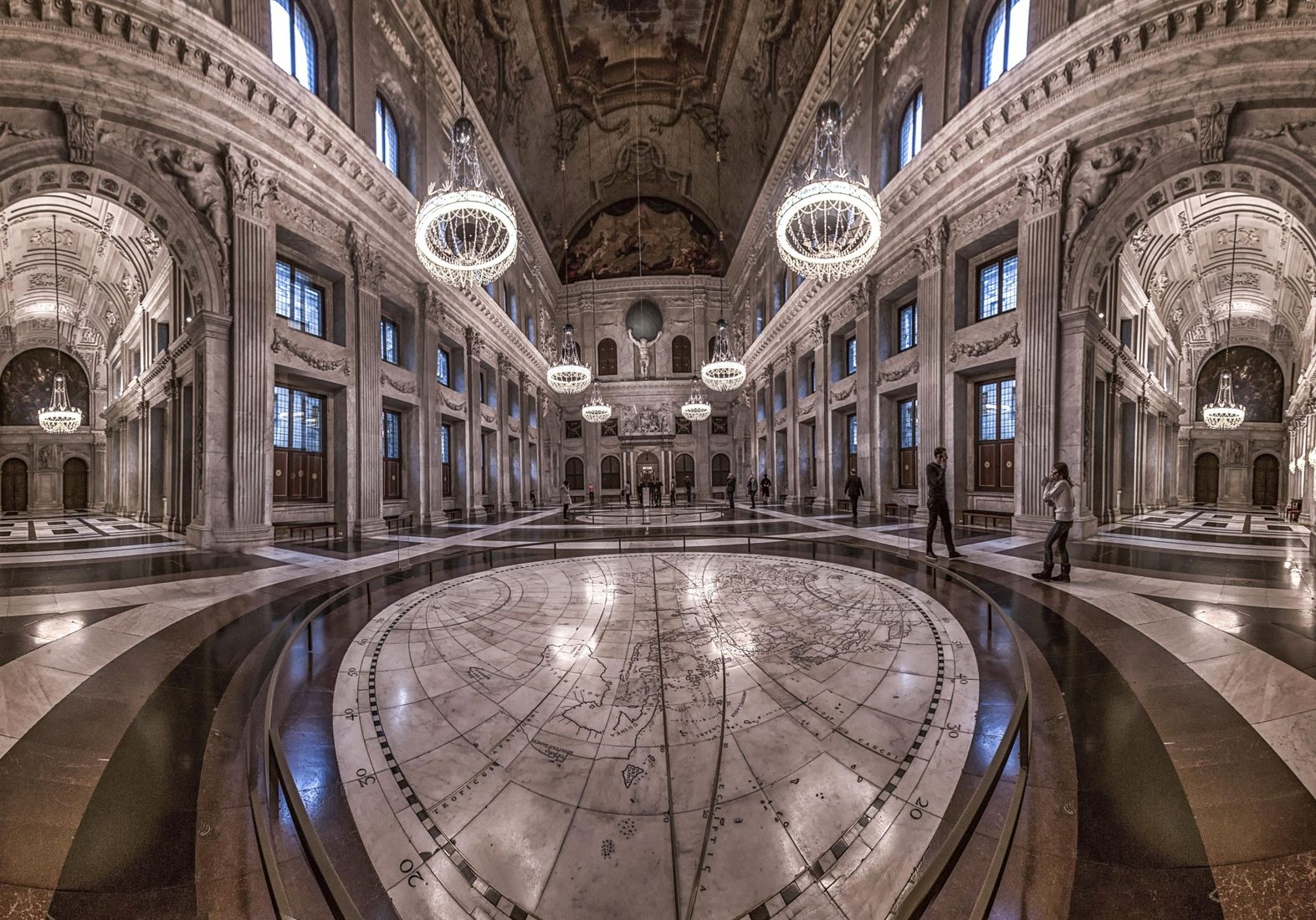 royal-palace-amsterdam-netherlands