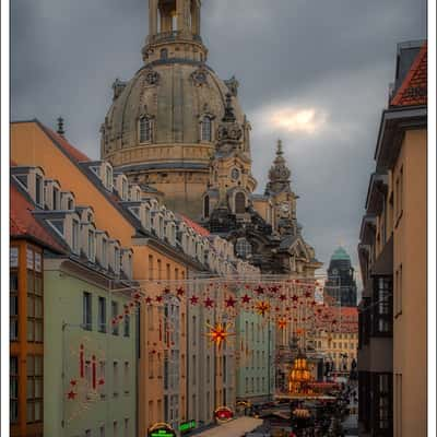 View into Münzgasse, Frauenkirche at day and night, Germany