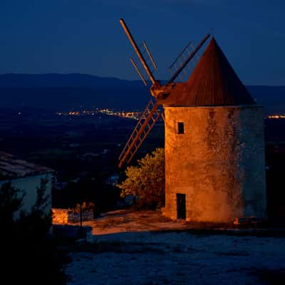 Windmill at Saint-Saturnin-lès-Apt, France