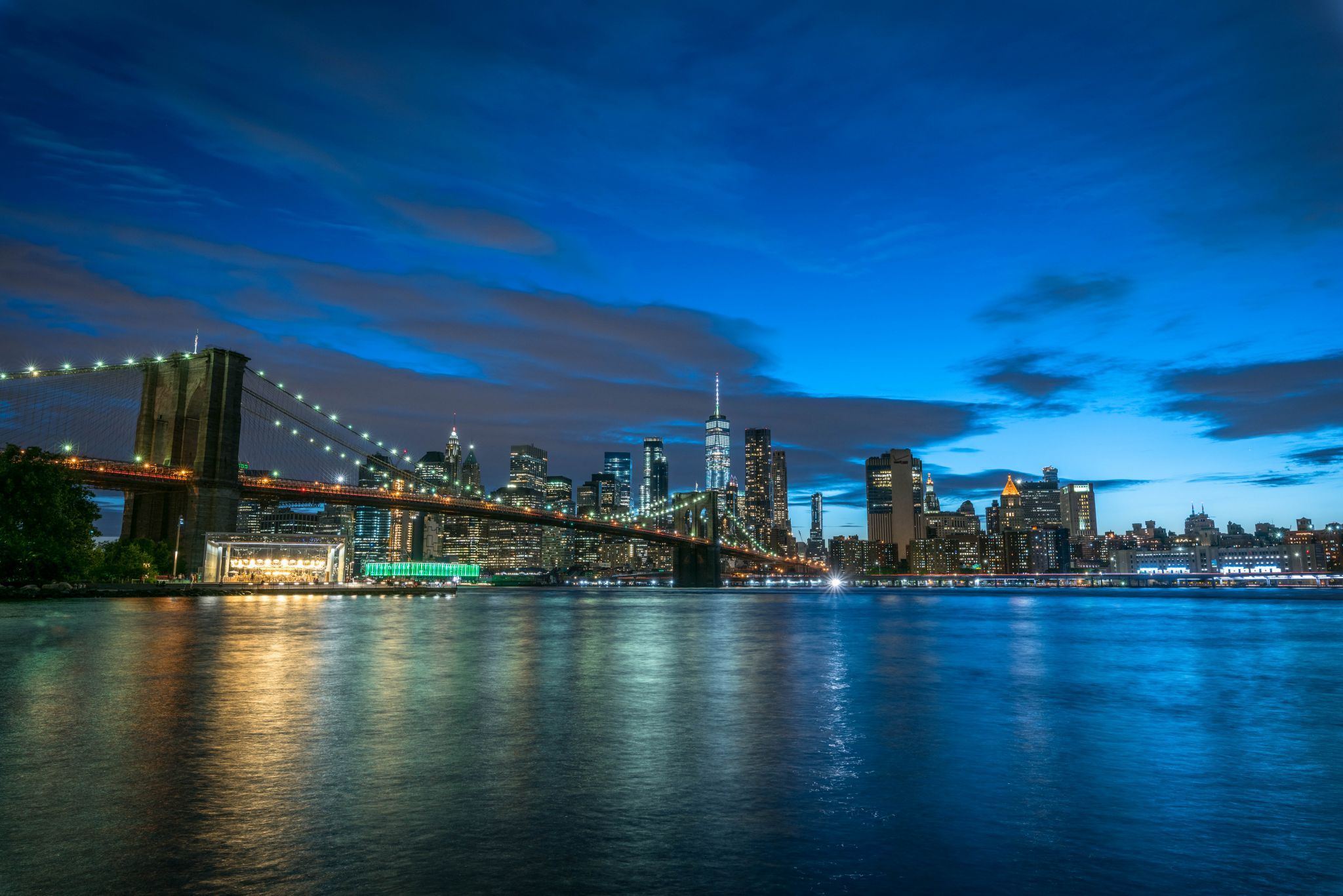 Brooklyn Bridge skyline from Pebble Beach, New York City, USA