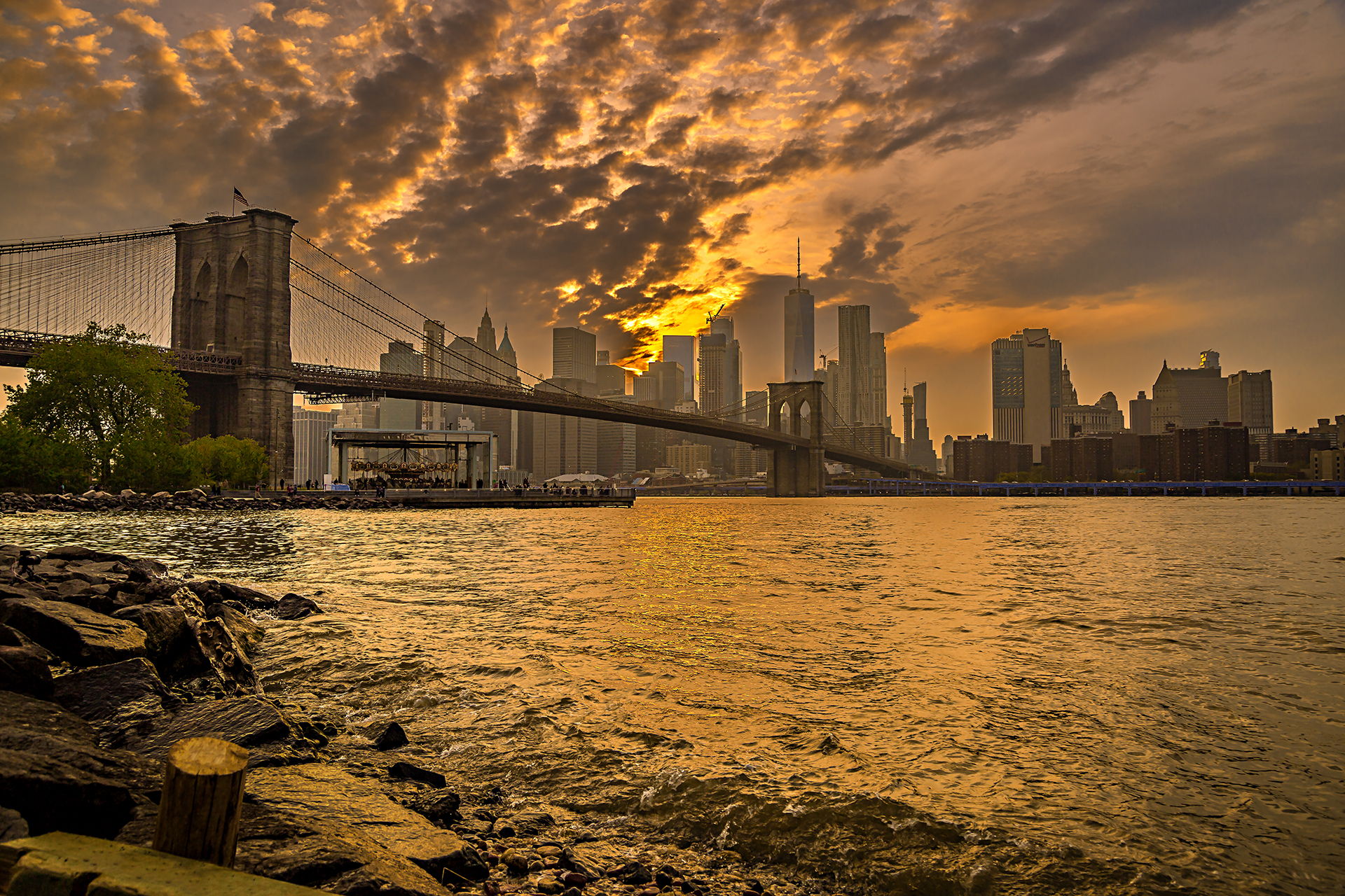 Brooklyn Bridge skyline from Pebble Beach, New York City, USA