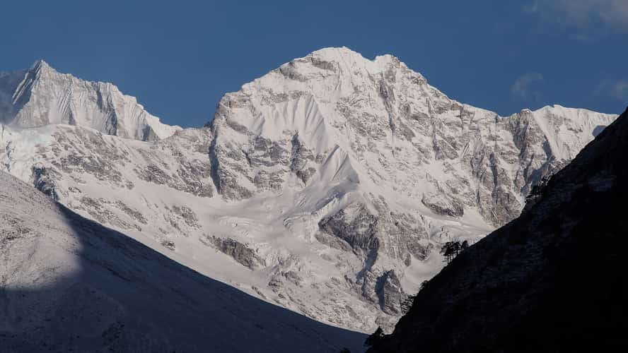 Cholatse et Taboche peaks